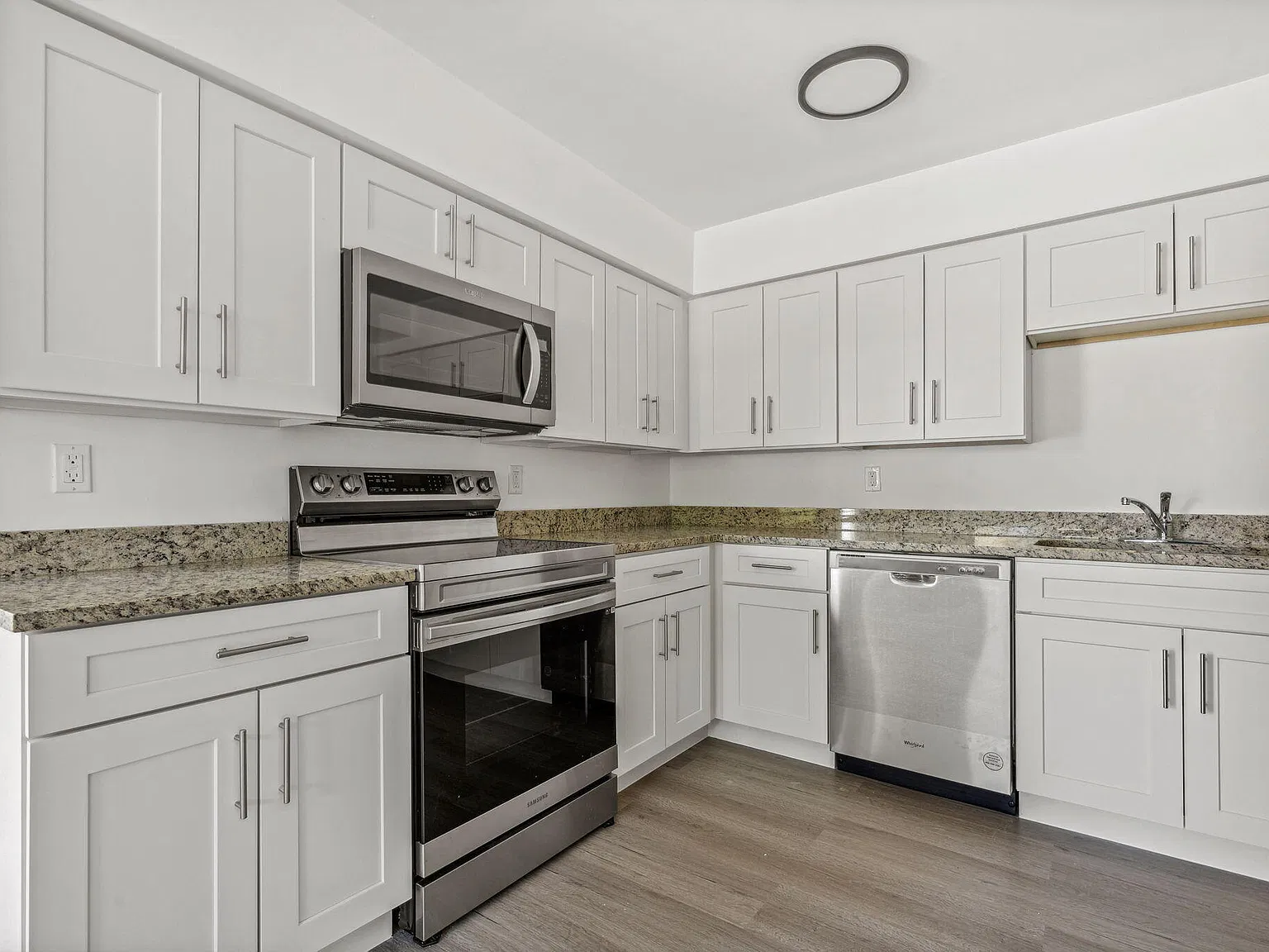 4 bed, 1175 sqft, $3,100 — Photo 2