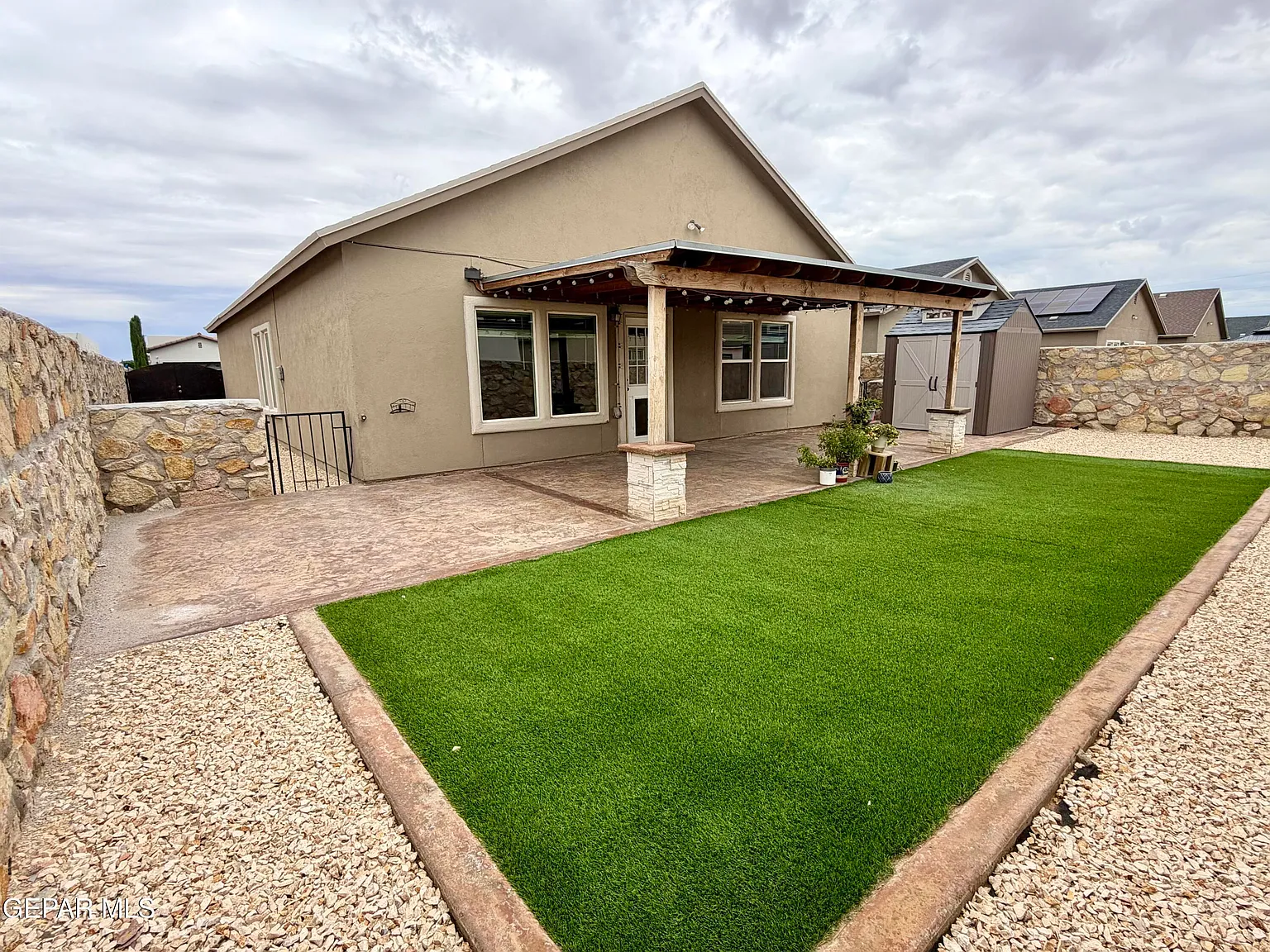4 bed, 2.0 bath, 1675 sqft, $1,900 — Photo 3