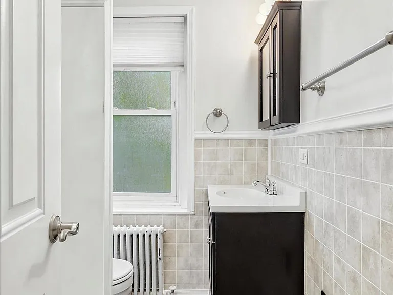 712 E Hector St — Photo 15