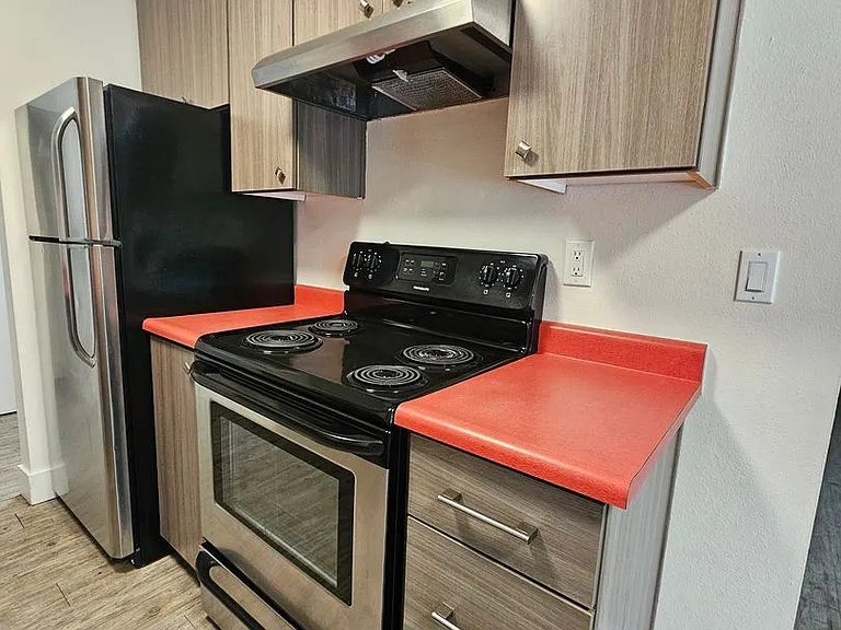 Beverly Grove Apartments — Photo 15