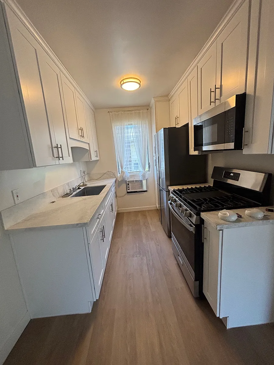 Building Photo - 1734 Taft Ave #8
