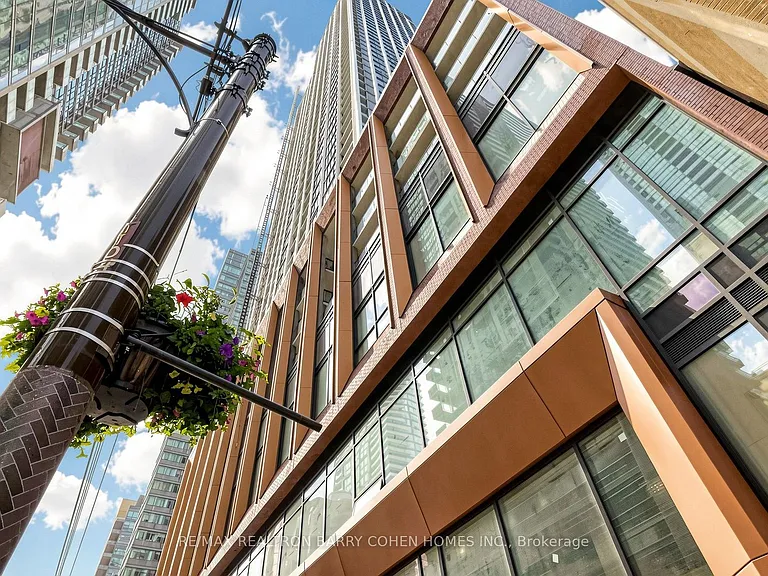 400 King St W #1922 — Photo 3