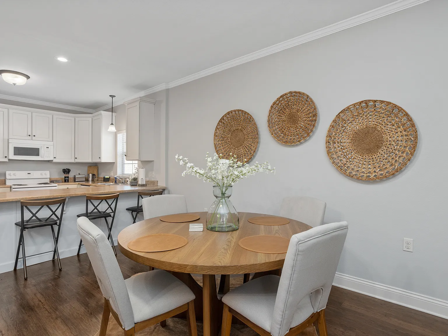 617 Gayle St — Photo 4