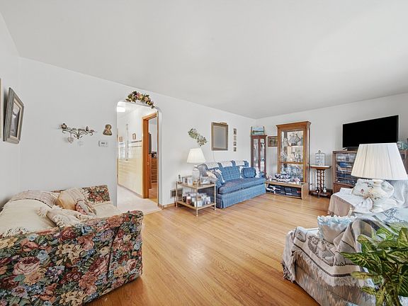 4th image of 6111 W 55th St
