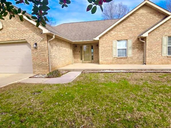 1518 Cavalier Dr, Maryville, TN 37803