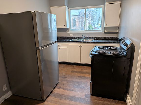 3rd image of 5 W 73rd St APT 1