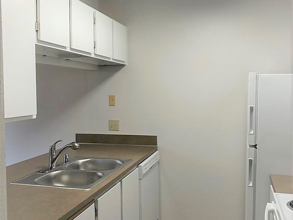 4th image of 515 S 152nd St APT 232
