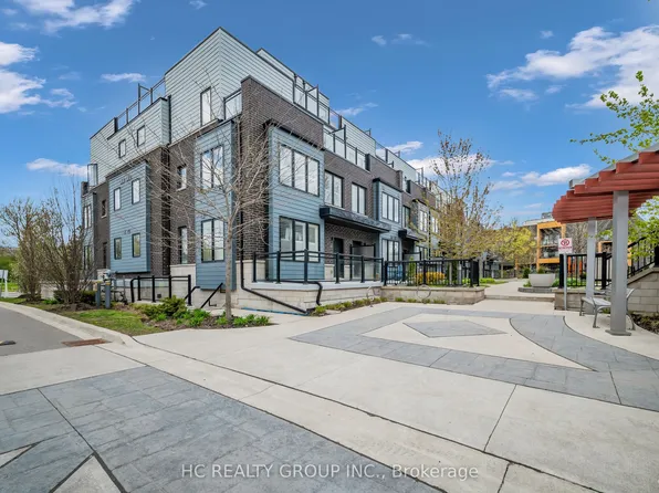 2212 Bromsgrove Rd #13, Mississauga, ON L5J 0B3