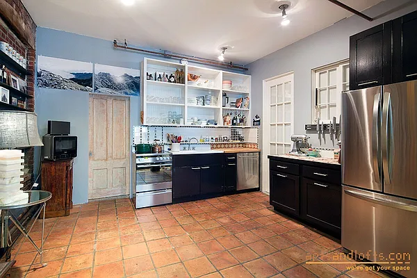 Rented by aptsandlofts.com | media 13