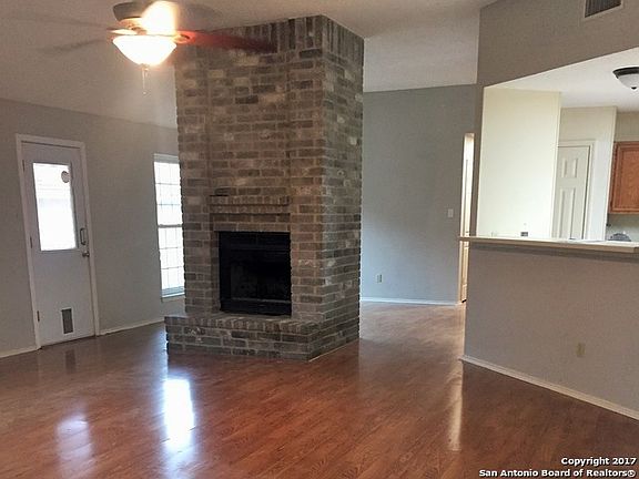 4th image of 1026 Hedgestone Dr