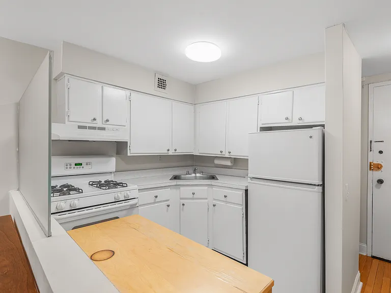 211 Thompson St #5M — Photo 8