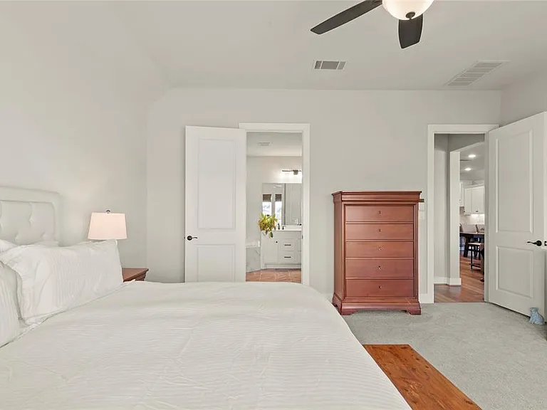 111 Chinaberry Bnd — Photo 17