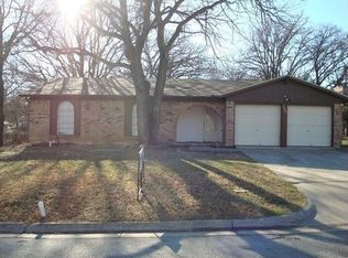 1028 Gladstone Ave, Azle, TX 76020