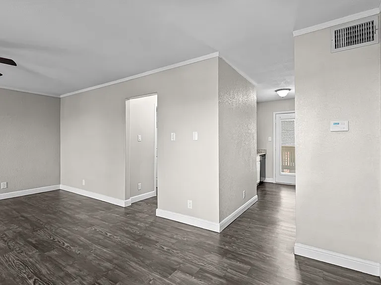 1520 Crawford Ct — Photo 7