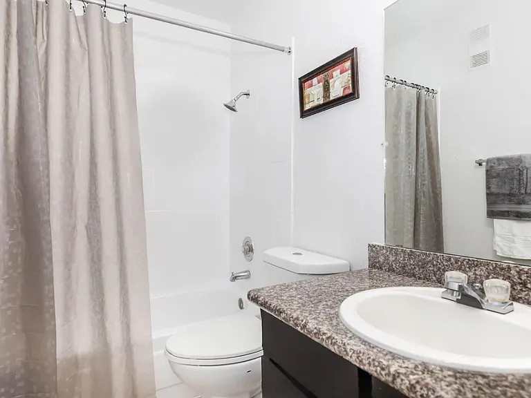 Colonial Woods Apts — Photo 32