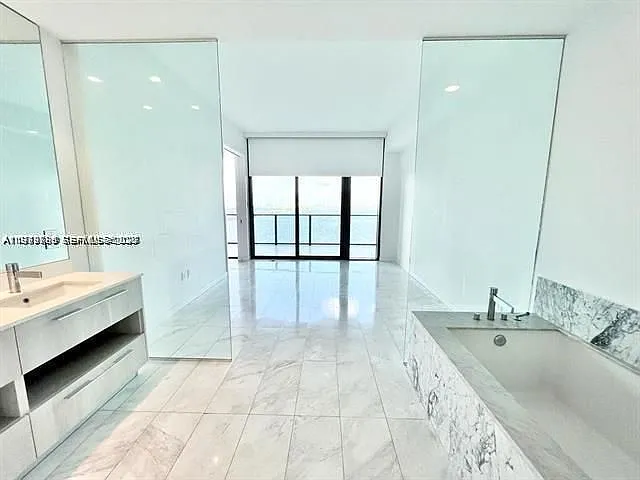 480 NE 31st St #902 — Photo 5