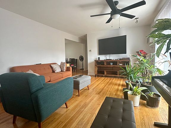2nd image of 1727 W Touhy Ave APT 5
