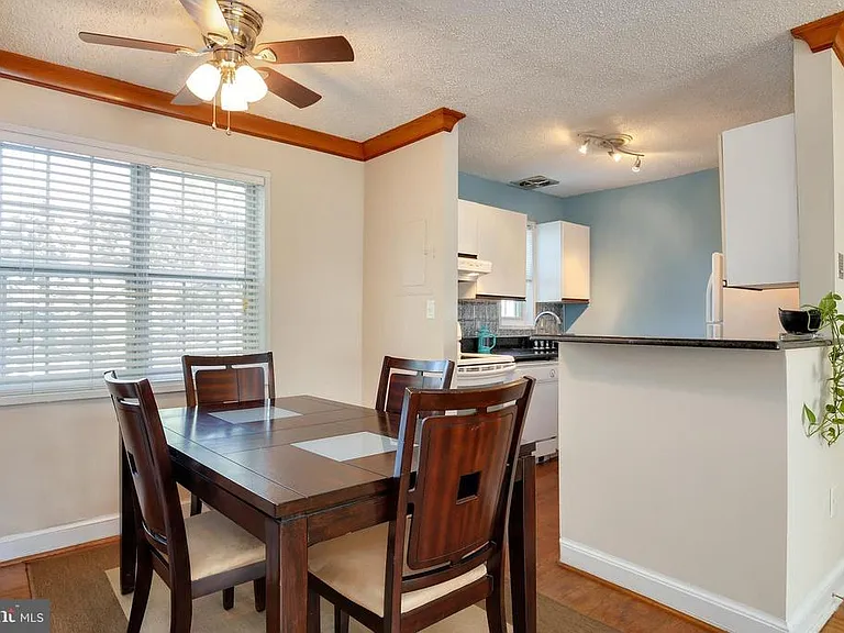 1612 W Abingdon Dr — Photo 5