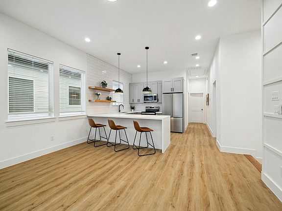 5th image of 3504 Delhi St #A