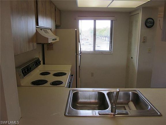 4th image of 2700 Park Windsor Dr APT 702