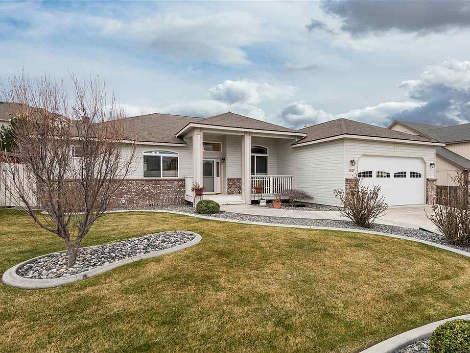 1st image of 1627 Venus Cir