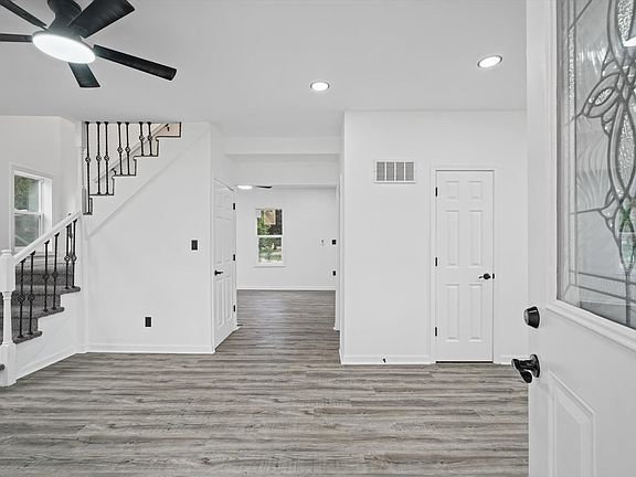 5th image of 112 N Pearl St