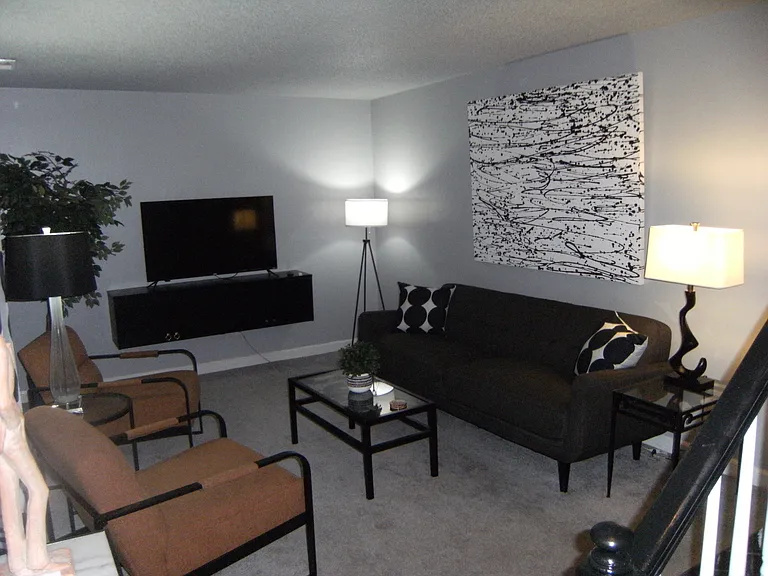 2451 Realm St — Photo 6