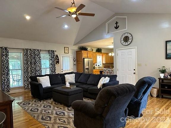 4th image of 130 Fairgate Dr