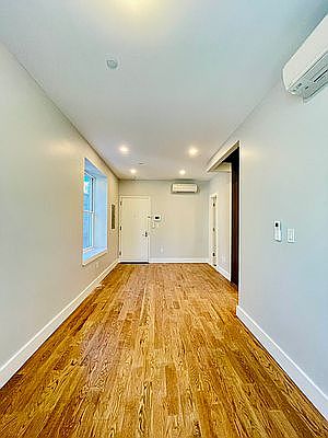 4th image of 1354 Jefferson Ave #2L