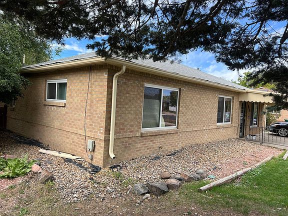 3rd image of 1027 Troy St