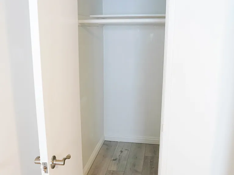 849 S Plymouth Blvd — Photo 10