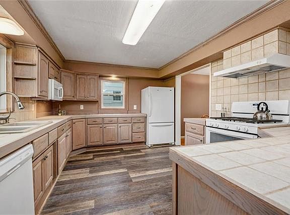5th image of 9630 Horton St