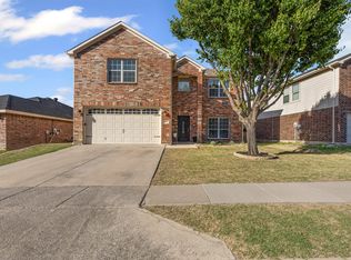 10036 Blue Bell Dr, Fort Worth, TX 76108