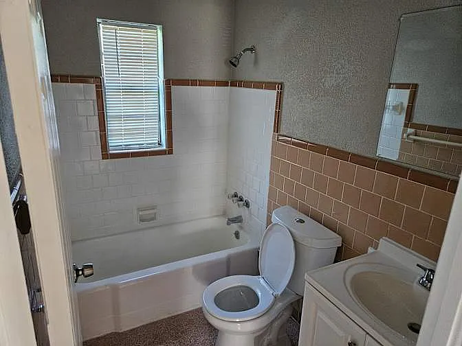 1013 Sunrise Ct — Photo 1