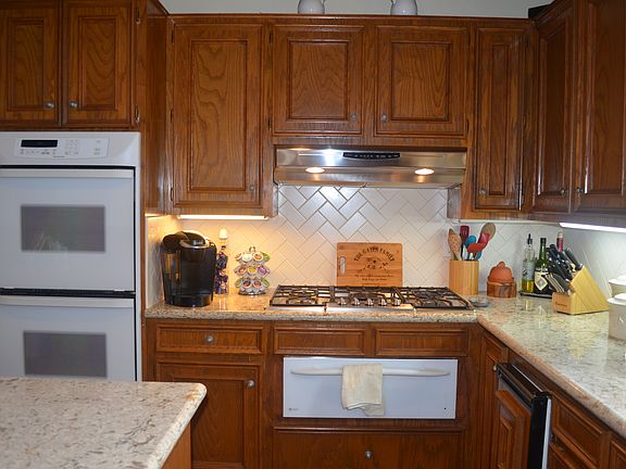 4th image of 1410 Sheridan Ln