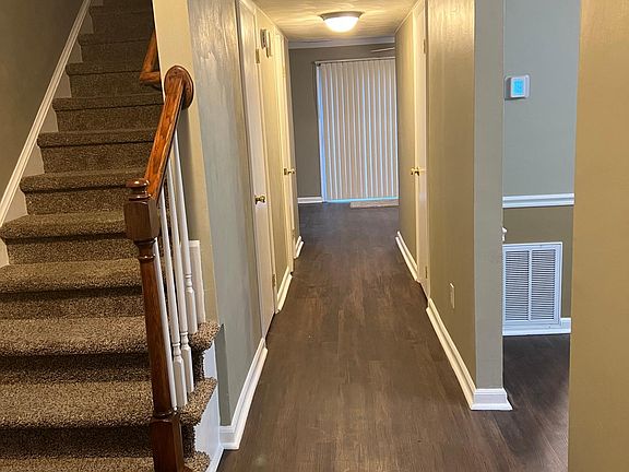 2nd image of 806 S Buckingham Ct