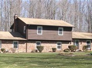 8672 E Craig Dr, Chagrin Falls, OH 44023