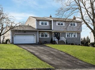 81 Edgemere Rd, Livingston, NJ 07039