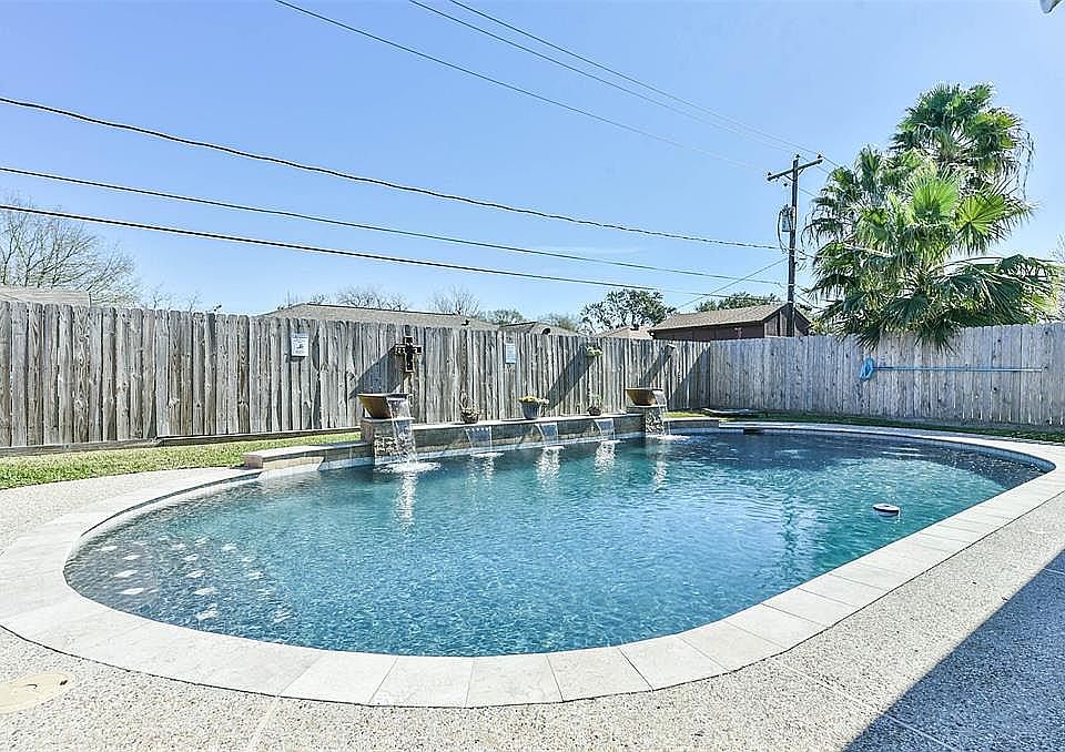 1st image of 701 Luella Ave