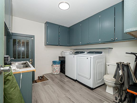 5th image of 127 E Pope St