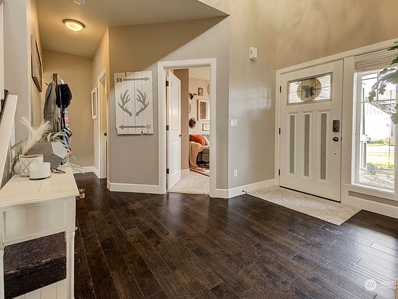 3rd image of 10029 Jensen Drive SE