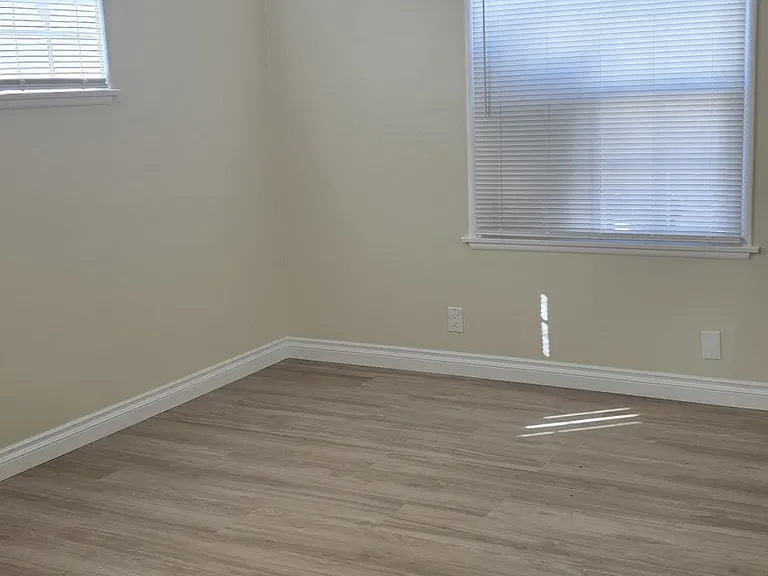 20533 Stagg St — Photo 5