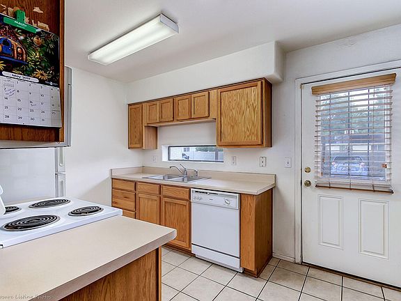 5th image of 3301 E Earll Dr Unit 112