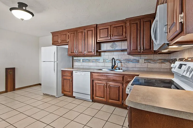 1 bed, 1.0 bath, 633 sqft, $999 — Photo 4