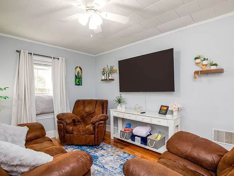 616 E Iredell Ave — Photo 4