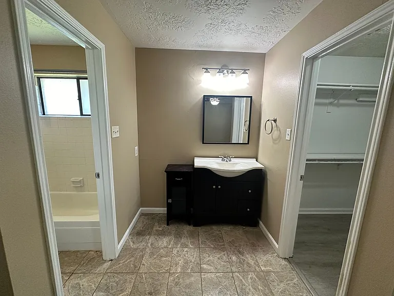 4045 Cavalry Dr — Photo 31
