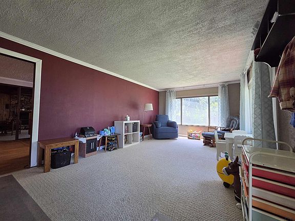 2nd image of 1586 Gateway Dr
