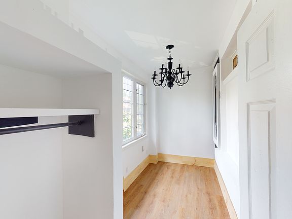 5th image of 17 Rusholme Park Cres APT 1