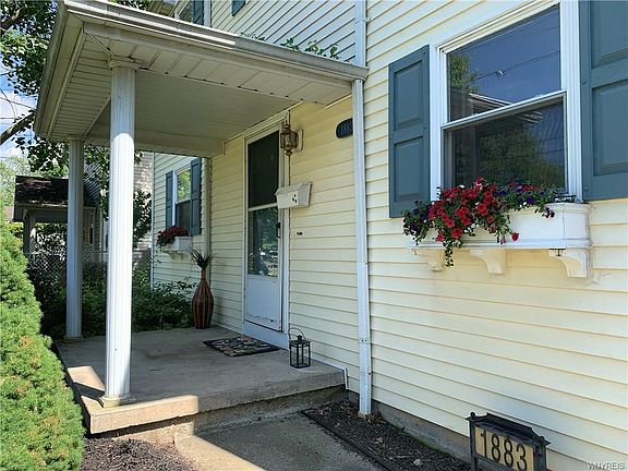 2nd image of 1883 Niagara Ave