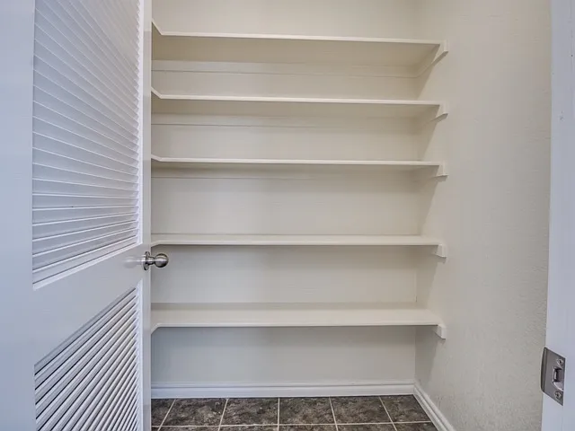 950 Dakota St — Photo 8